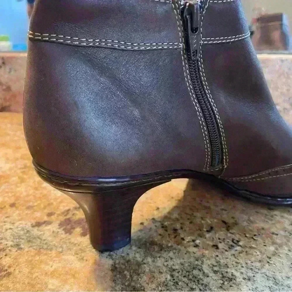 Sofft Brown Leather Wingtip Ankle Boots Size 8 Medium - Picture 11 of 13
